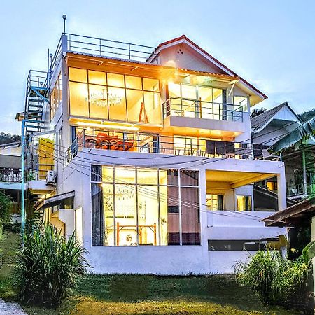 Beach Front Queen'S Castle - Kid Friendly, Holiday Like Royalty 반 아오 마크함 외부 사진
